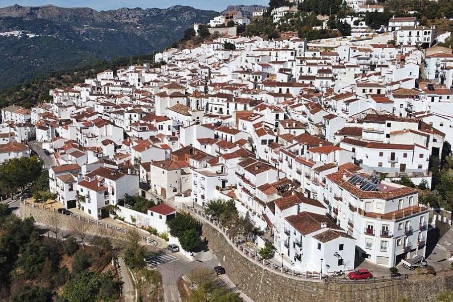 ¿Cómo llegar a Jubrique desde Málaga?
